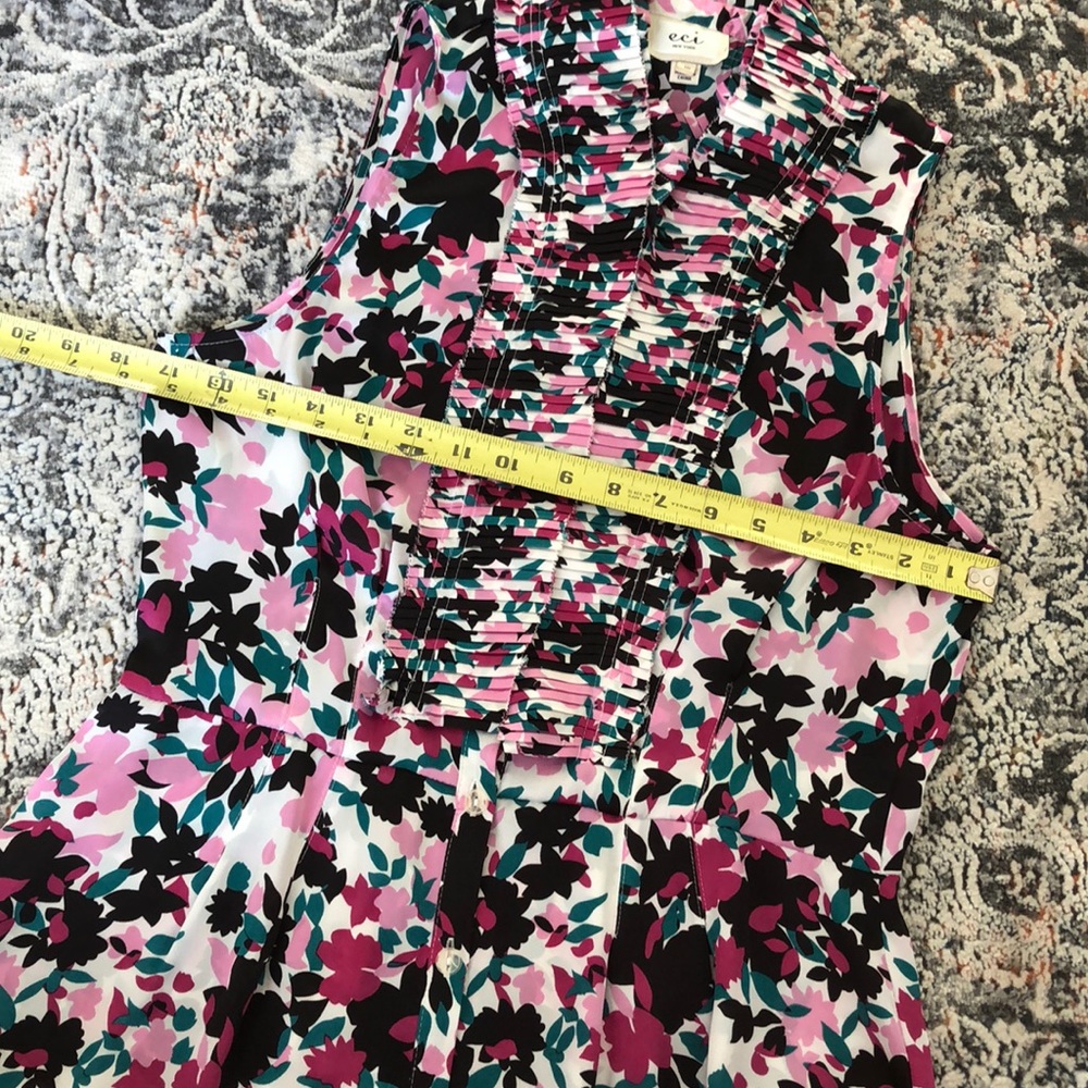 Floral Top - Picture 9 of 9